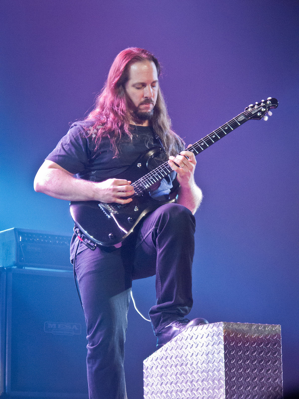 1200px-John_Petrucci_-_02